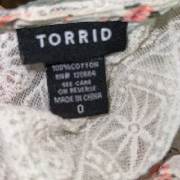 Torrid Cream Pink Floral and Lace Blouse 0 - Picture 5 of 5